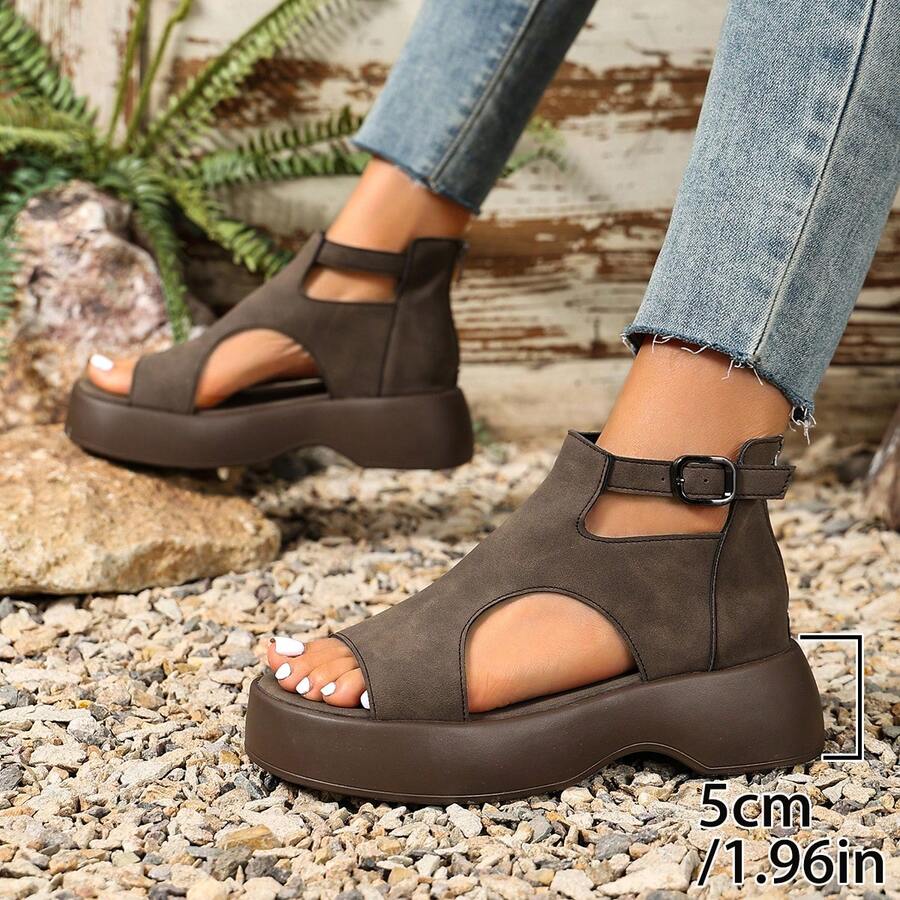 On-foot side views of taupe-brown platform sandal booties with 5 cm sole graphic
