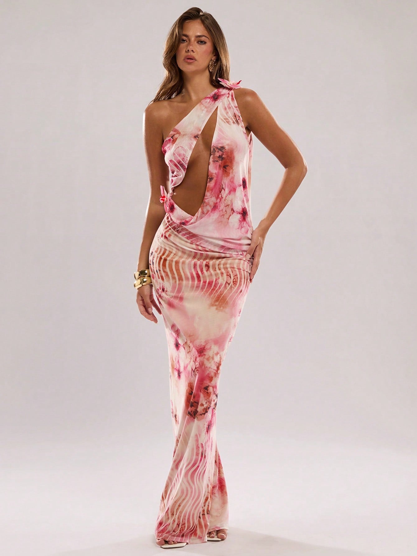 Beat the heat with style in our Sleeveless Summer Asymmetrical Neck Dress! This head-turning piece features a unique neckline that adds instant drama to your warm-weather wardrobe. Perfect for everything from beach days to rooftop parties, this dress lets you dance through summer with breezy confidence. Who said staying cool couldn't look this hot?