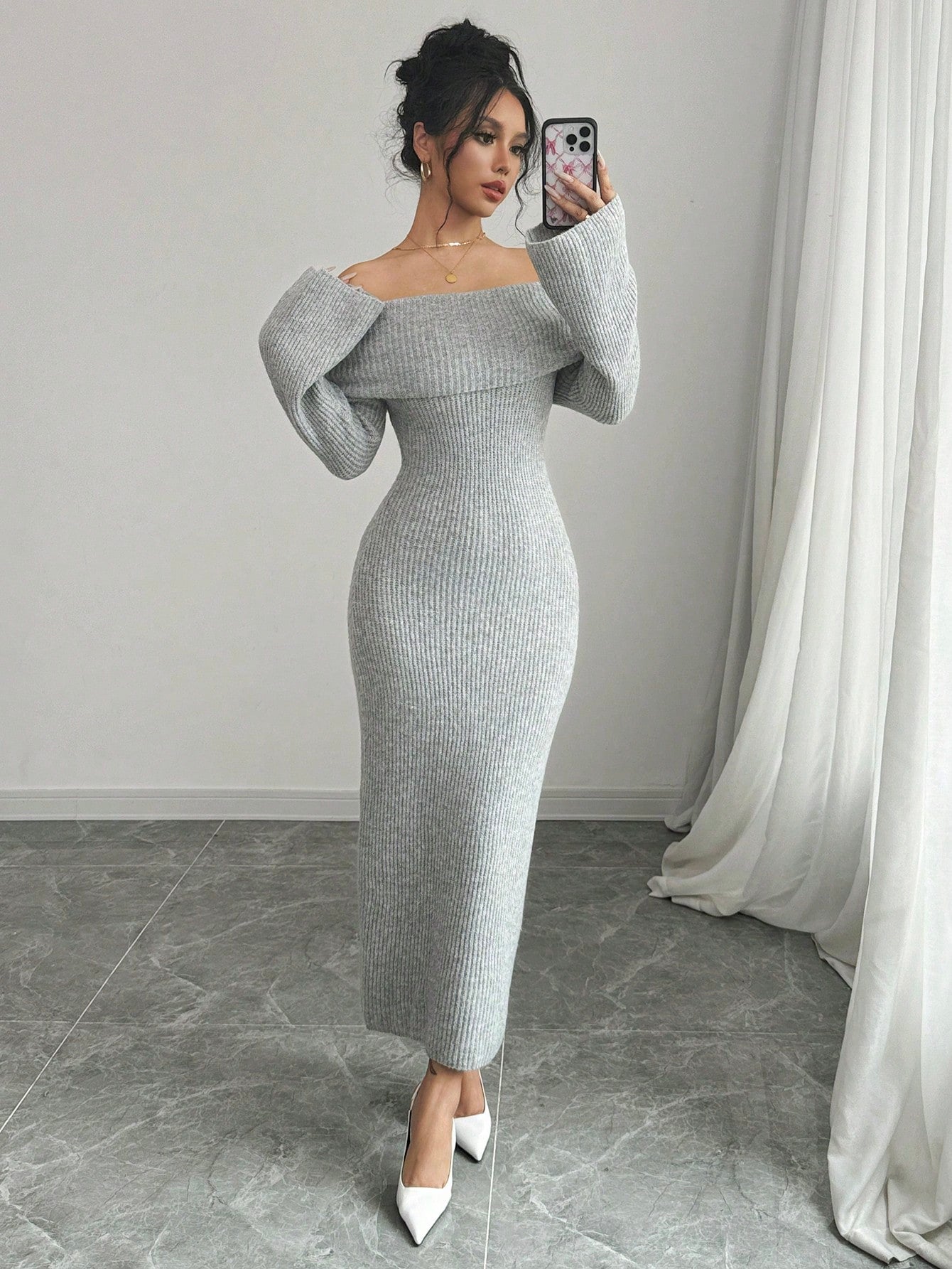 Effortless style is at your fingertips with this Women's Solid Color Off-Shoulder Dress. Perfect for any occasion, the off-shoulder design adds a touch of sophistication while the solid color allows for endless accessorizing options. Stay chic and comfortable with this must-have dress.