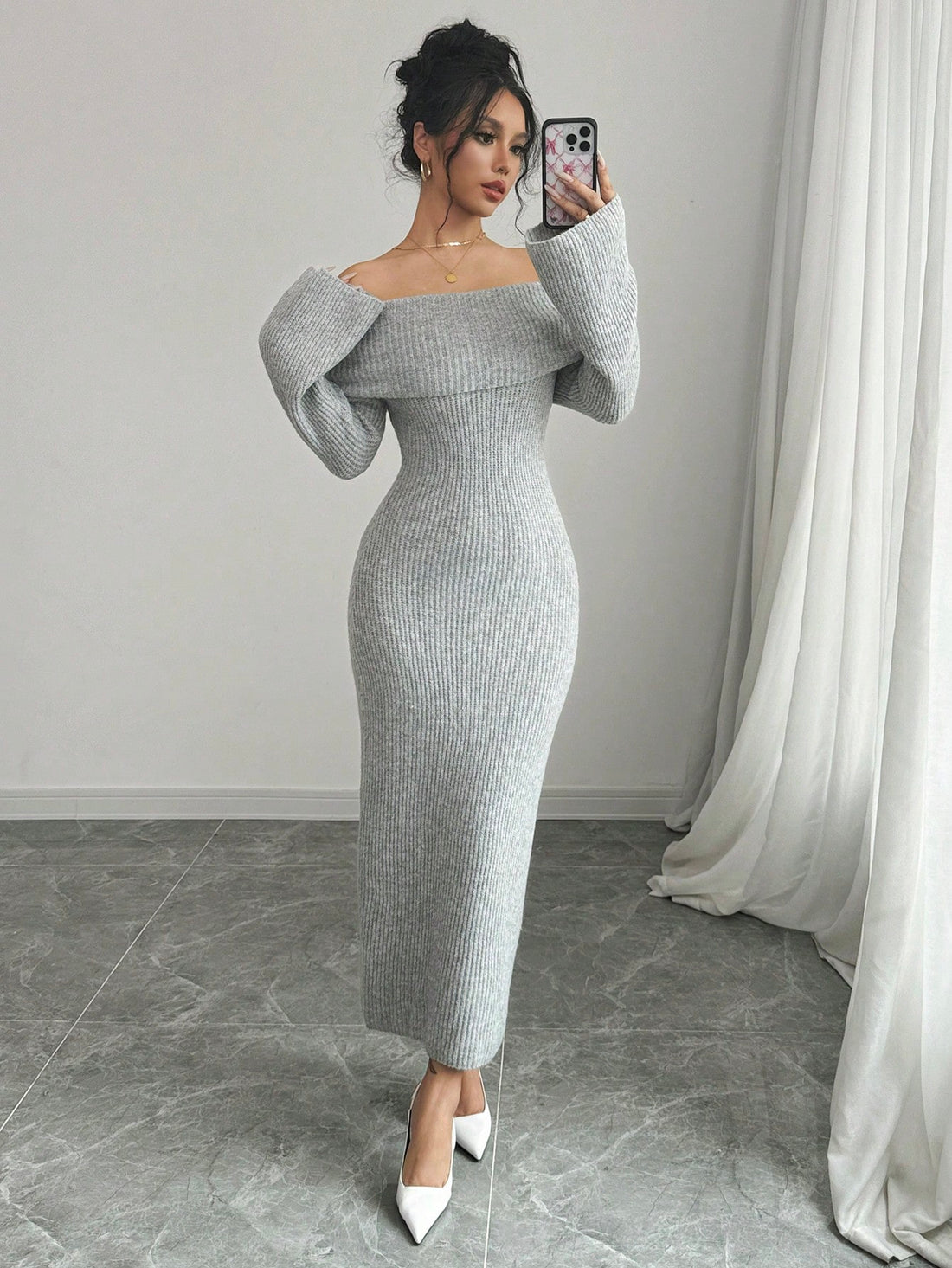 Effortless style is at your fingertips with this Women's Solid Color Off-Shoulder Dress. Perfect for any occasion, the off-shoulder design adds a touch of sophistication while the solid color allows for endless accessorizing options. Stay chic and comfortable with this must-have dress.