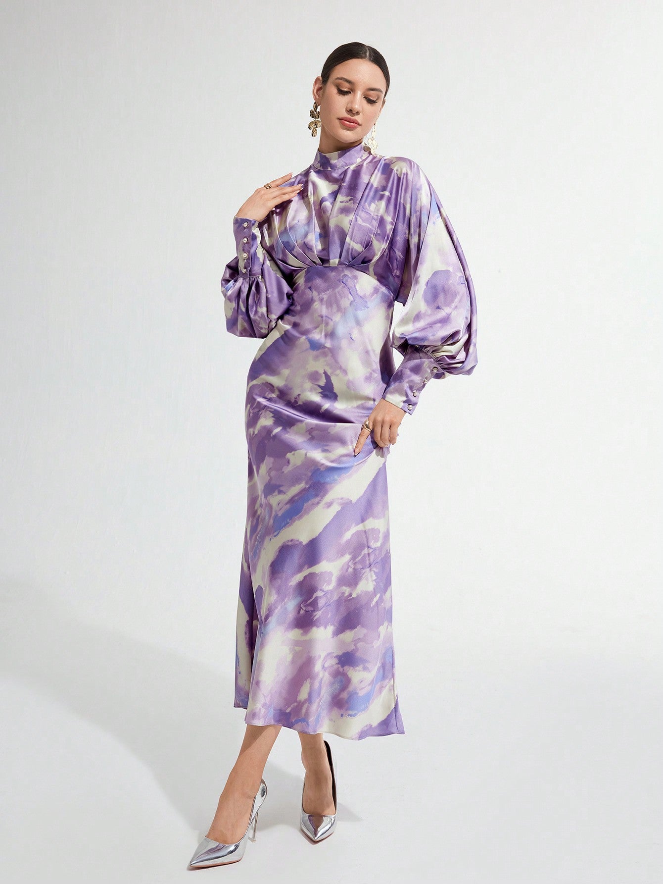 Effortlessly style your everyday wear with this women's midi dress. With a stand collar and long sleeves, this dress adds a touch of chic to your look. Perfect for any occasion, this dress offers comfort and style in one. Upgrade your wardrobe with this must-have piece!