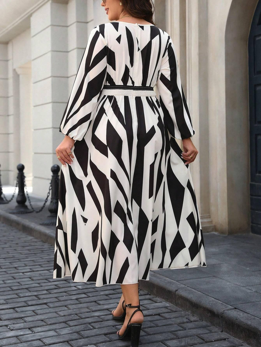 Expertly designed for plus size figures, the Chic & Curvy Geometric Print Wrap Collar High-Low Dress accentuates curves while providing coverage. The eye-catching geometric print adds a touch of boldness to this sophisticated and versatile piece. Feel confident and fashionable in this must-have dress.