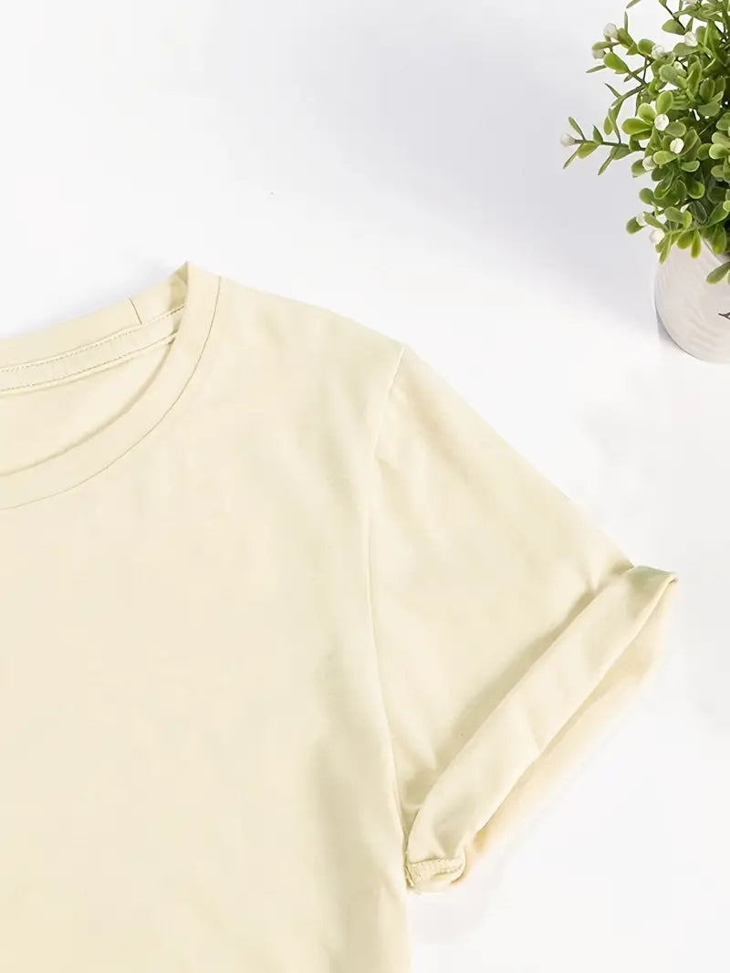 This casual crew neck t-shirt features a trendy alphabet pattern and a stretchy comfort fit. Made for optimal style and comfort, it's a versatile piece suitable for any casual occasion. Stay on trend with this must-have addition to your wardrobe.