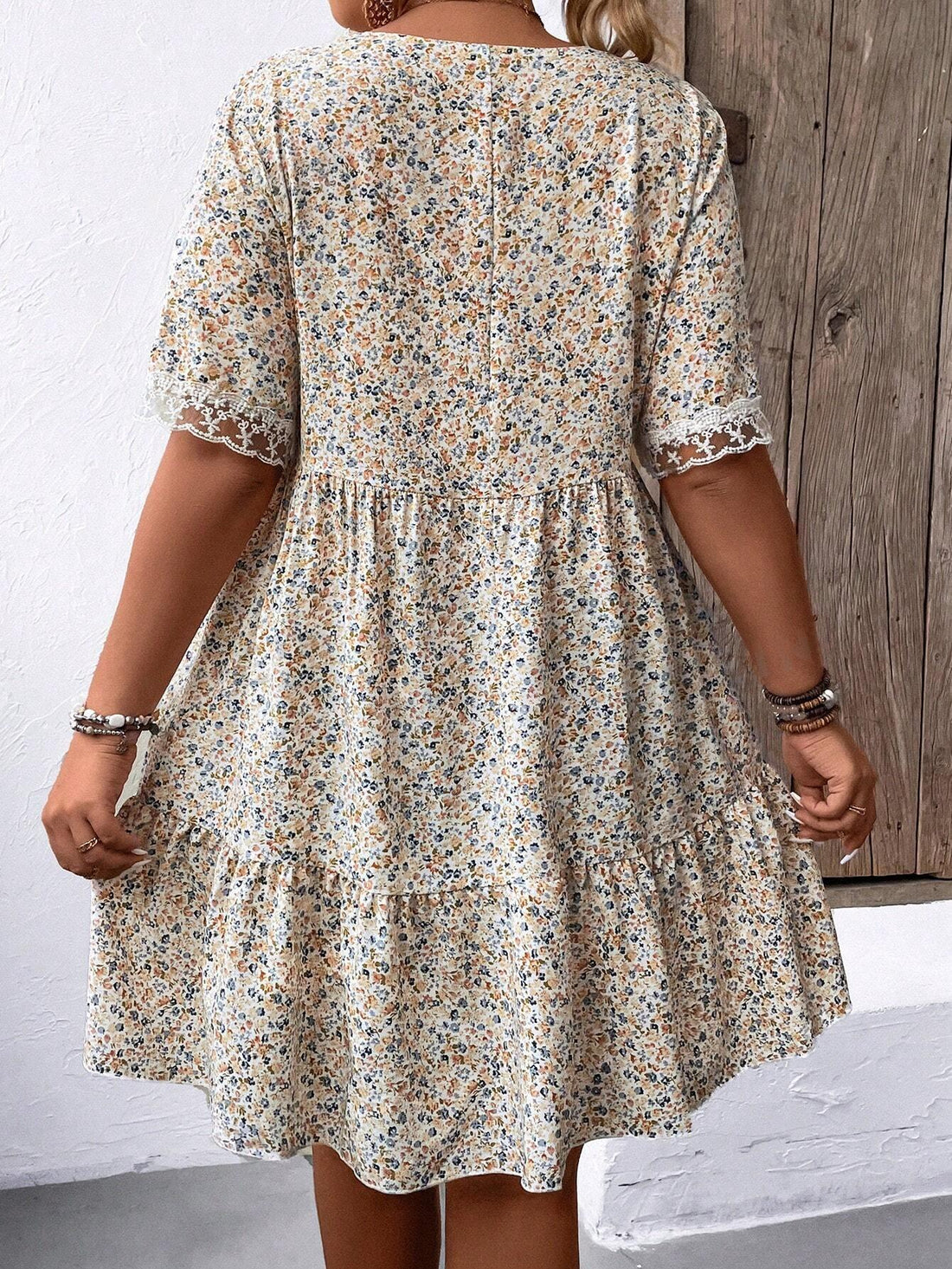 Step up your fashion game with our Chic Plus-Size Floral Print Lace Patchwork Dress for Women. Made with delicate lace patchwork and featuring a stunning floral print, this dress is the perfect balance of elegance and style. Stand out in any occasion and feel confident with its comfortable plus-size fit.