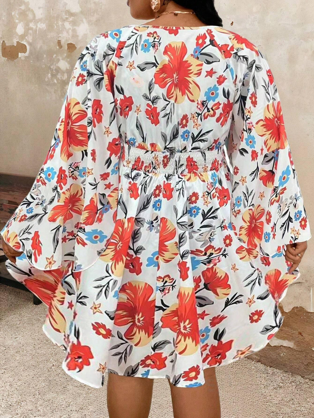 Floral Elegance: Plus Size Women’s Deep V-Neck Flare Sleeve Dress offers a flattering fit and flared sleeves for a stylish look. Made with high-quality materials, it provides comfort and sophistication. Perfect for any occasion, this dress is a must-have addition to any wardrobe.