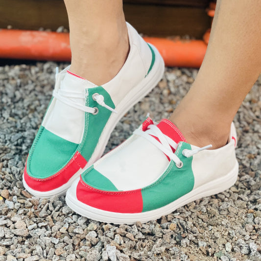 These Women's Tricolor Canvas Shoes provide superior outdoor comfort, thanks to their breathable, lightweight construction. Crafted with a stylish tricolor pattern and lace-up design, they are the perfect choice for a casual loo