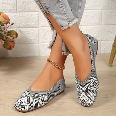 Comfortable and Stylish Women's Knitted Square Toe Flat Shoes: The Perfect Slip-On for Casual Walks