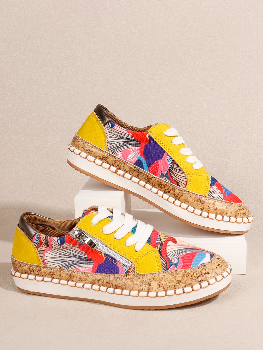 Women's Classic Lace-up Sneakers for Versatile and Comfortable Casual Wear