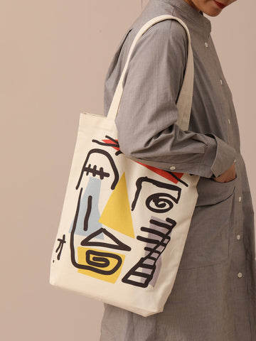 This chic and stylish geometric <a href="https://canaryhouze.com/collections/canvas-tote-bags" target="_blank" rel="noopener">tote bag</a> is the perfect accessory for any shopping trip or workday. Its unique design adds a touch of sophistication while providing ample space for all your essentials. Stay fashionable and organized with this must-have bag.