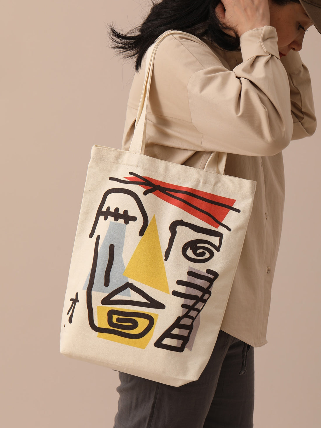 This chic and stylish geometric <a href="https://canaryhouze.com/collections/canvas-tote-bags" target="_blank" rel="noopener">tote bag</a> is the perfect accessory for any shopping trip or workday. Its unique design adds a touch of sophistication while providing ample space for all your essentials. Stay fashionable and organized with this must-have bag.