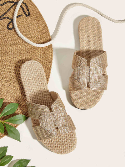 Summer Chic: Women's Embroidered Hollow Out Flat Sandals for Beach Vacations