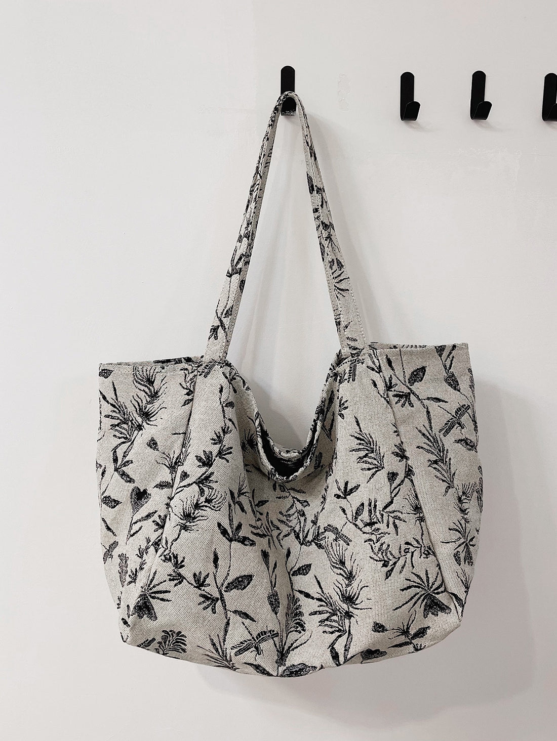 Nature-Inspired Plant Pattern Shoulder Tote Bag
