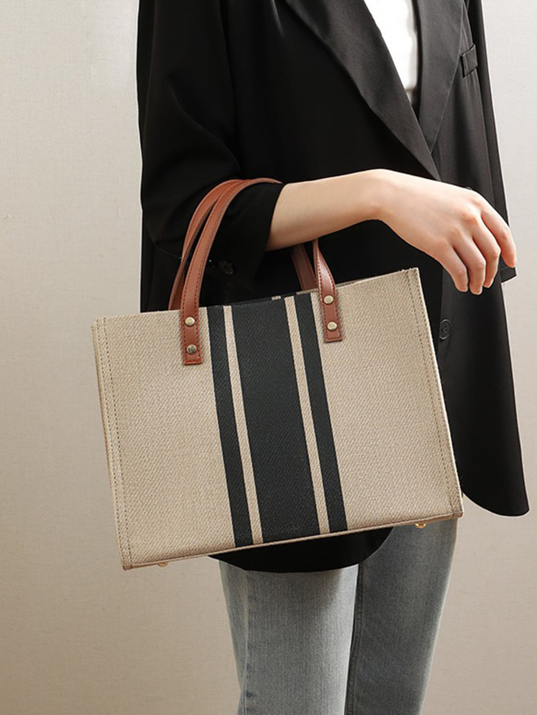 Introducing the Stripe Pattern Shoulder <a href="https://canaryhouze.com/collections/canvas-tote-bags" target="_blank" rel="noopener">Tote</a>, the perfect accessory for those with a classic and timeless sense of style. With a large capacity, this tote is perfect for carrying all your essentials and more. Plus, the stylish stripe pattern adds an elegant touch to any outfit.