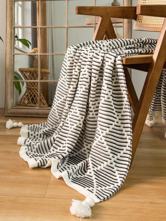 Enhance your home decor with our Cozy Up in Style throw <a href="https://canaryhouze.com/collections/blanket" target="_blank" rel="noopener">blanket</a>. Made from Nordic fabric, it features a striped geometric pattern and tassel decoration, both adding a touch of elegance to your couch or bed. Stay warm and stylish with this must-have accessory.