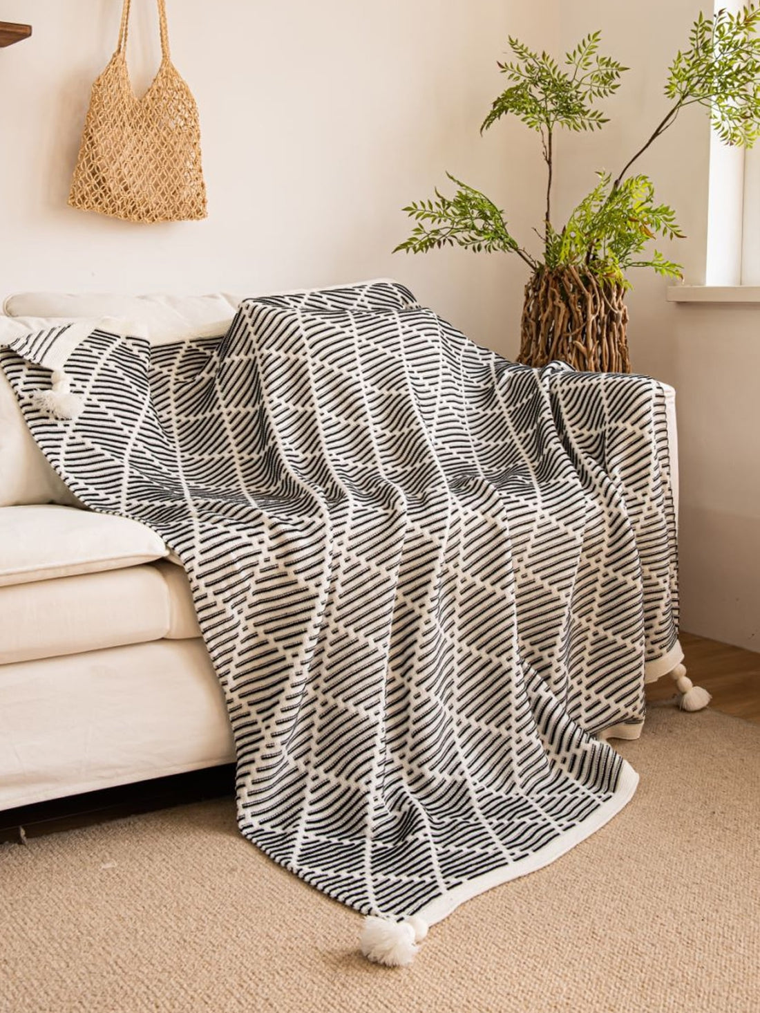 Enhance your home decor with our Cozy Up in Style throw <a href="https://canaryhouze.com/collections/blanket" target="_blank" rel="noopener">blanket</a>. Made from Nordic fabric, it features a striped geometric pattern and tassel decoration, both adding a touch of elegance to your couch or bed. Stay warm and stylish with this must-have accessory.