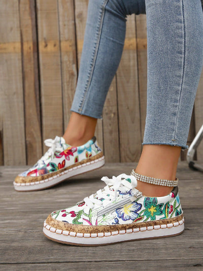 Floral Dream skate shoes offer fashionable sporty style with their intricate floral patterns and artificial leather material. With 110 degrees of flexibility in the sole and lace-up closure, these shoes offer both style and superior comfort.
