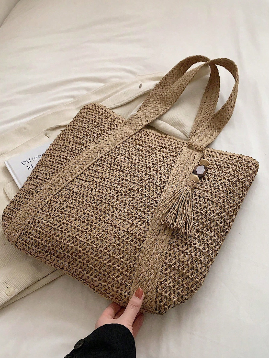Summer Chic: Large Capacity Straw Bag with Tassel Decor - Ideal for Beach Travel and Vacation