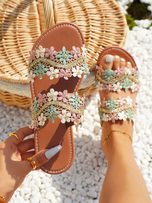 Vacation Vibes: Women's Floral Applique Slide Sandals for Summer Adventures