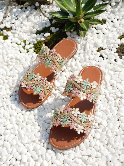 Vacation Vibes: Women's Floral Applique Slide Sandals for Summer Adventures