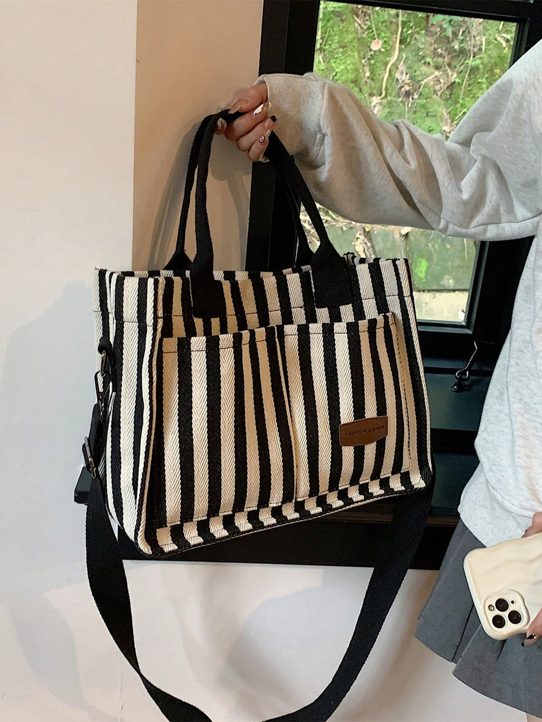 This Chic and Versatile Stripe Pattern <a href="https://canaryhouze.com/collections/canvas-tote-bags" target="_blank" rel="noopener">Tote Bag</a> is designed for women and white-collar workers. Made with a stylish stripe pattern, it is both fashionable and practical. With ample space and a durable design, this tote bag is perfect for everyday use and will elevate any outfit.