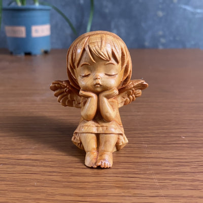 Cliff Plate Wood Carving Little Angel Baby Ornament: Adorable Cartoon Girl Decoration and Birthday Gift