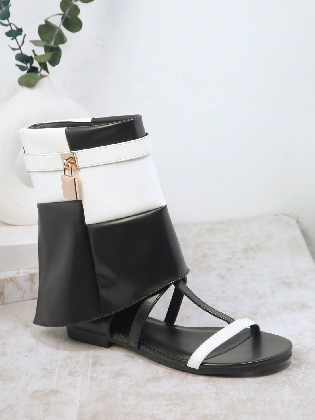 Introducing the Chic Contrast: Open Toe Two-Tone Ankle Buckle <a href="https://canaryhouze.com/collections/women-boots" target="_blank" rel="noopener">Booties</a> - a perfect blend of style and comfort. Featuring an open toe design and two-tone contrast, these booties are perfect for any occasion. The ankle buckle adds a touch of sophistication, making you stand out in the crowd. Order yours now!
