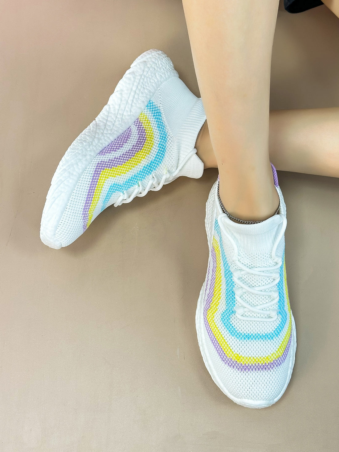 Introducing Fresh Step's Unisex Couple's Low-Top Breathable <a href="https://canaryhouze.com/collections/women-canvas-shoes" target="_blank" rel="noopener">Sneakers</a> - the perfect blend of style and comfort. Designed with a unique popcorn sole, these sneakers provide extra cushioning and support for long walks, workouts, or daily wear. Upgrade your sneaker game with Fresh Step.