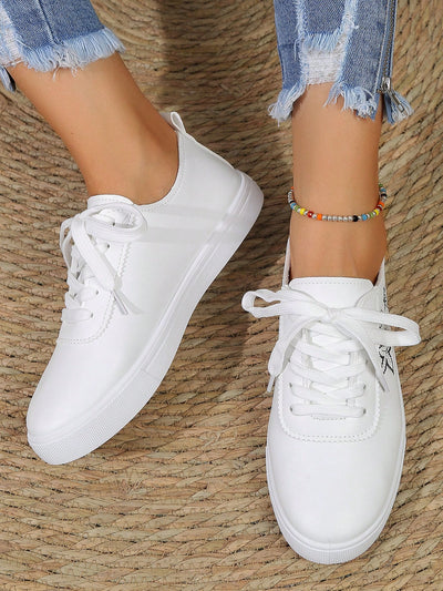 Pure White Lace-Up English Style Leather Sport Shoes: Fashionable and Breathable Sneakers for Students