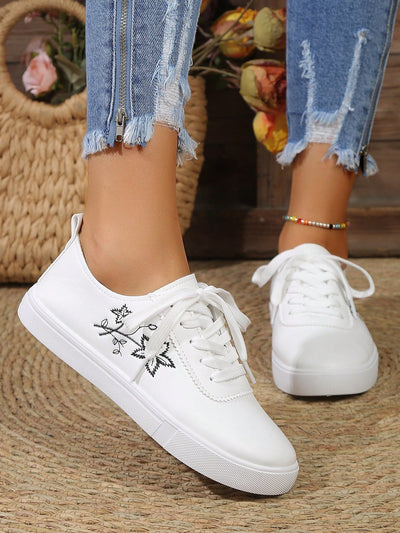 Pure White Lace-Up English Style Leather Sport Shoes: Fashionable and Breathable Sneakers for Students