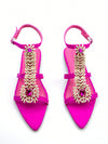 These Women's Chic Rhinestone Party Flat Sandals with Chain Buckle Decoration are perfect for any party or event. Their rhinestone embellishments add a touch of glamour, while the chain buckle decoration adds a unique and trendy twist. With a flat sole, they provide comfort and style all in one.