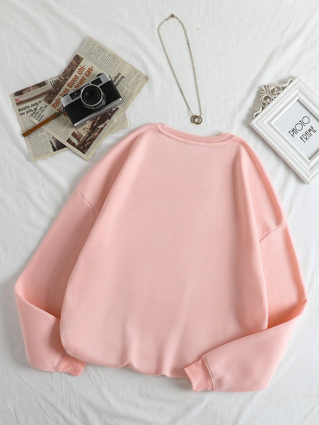 This Festive Foliage Thermal-Lined Sweatshirt is the perfect way to add warmth and style to your holiday wardrobe. Featuring a classic Christmas print, it has a thermal lining that offers unbeatable comfort and insulation all day long.