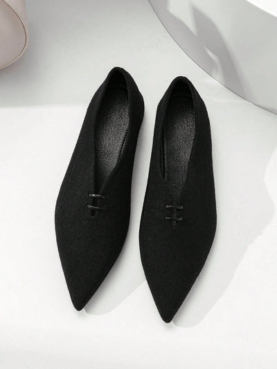 Sleek and Stylish: Women's Pointed Toe Flat Shoes with Slimming Effect