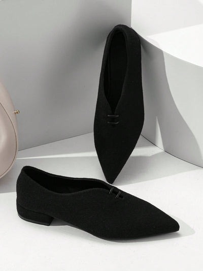 Sleek and Stylish: Women's Pointed Toe Flat Shoes with Slimming Effect