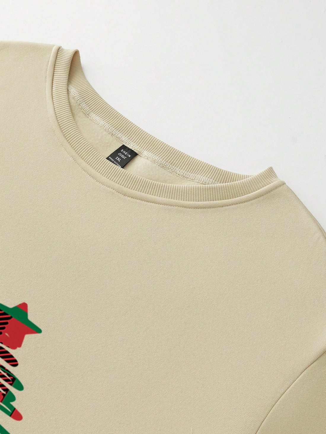 This Plus Christmas Print Thermal Lined Sweatshirt is perfect for the cold winter months. Featuring a stylish design, it keeps you warm with it's thermal lining. Ideal for staying cozy and festive throughout the holiday season.