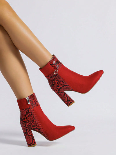 Chic & Stylish: Chunky Heeled Women's Outdoor Boots with Ornamental Buckle