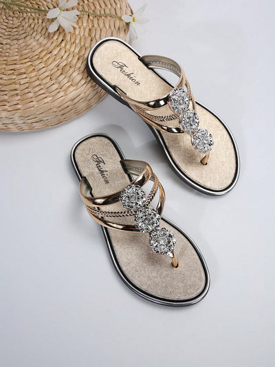 Summer Vacation Essential: Fashionable Rhinestone Flower Flip Flops for Women