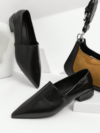 Sleek and Stylish: Women's Pointed Toe Flat Shoes with Slimming Effect