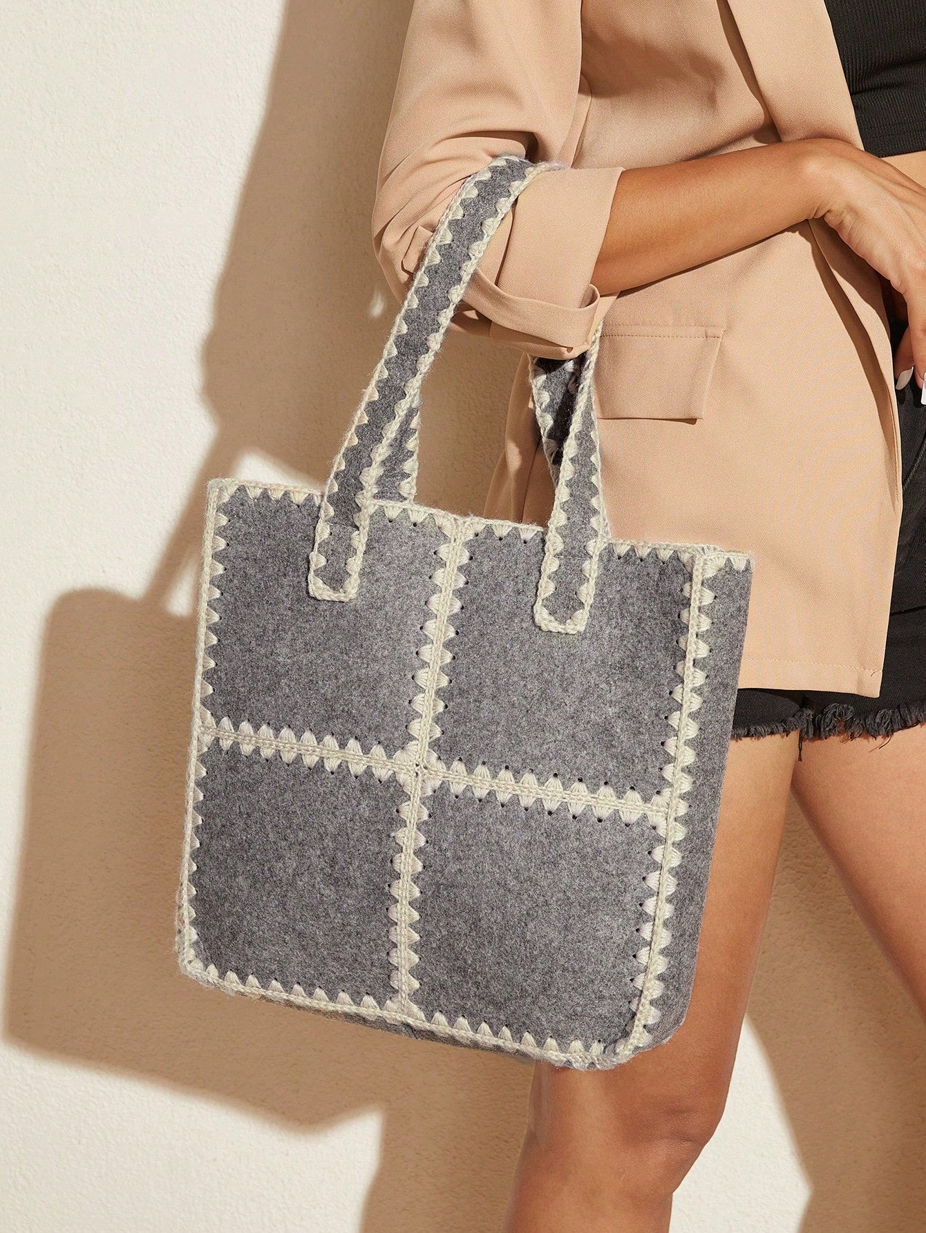 Stay stylish and organized with our Grey Double Handle Women's <a href="https://canaryhouze.com/collections/canvas-tote-bags" target="_blank" rel="noopener">Tote Bag</a>, the perfect essential for any vacation. With its spacious design and two sturdy handles, this tote bag is both fashionable and functional. Expertly crafted, it's the ideal choice for all your travel needs.