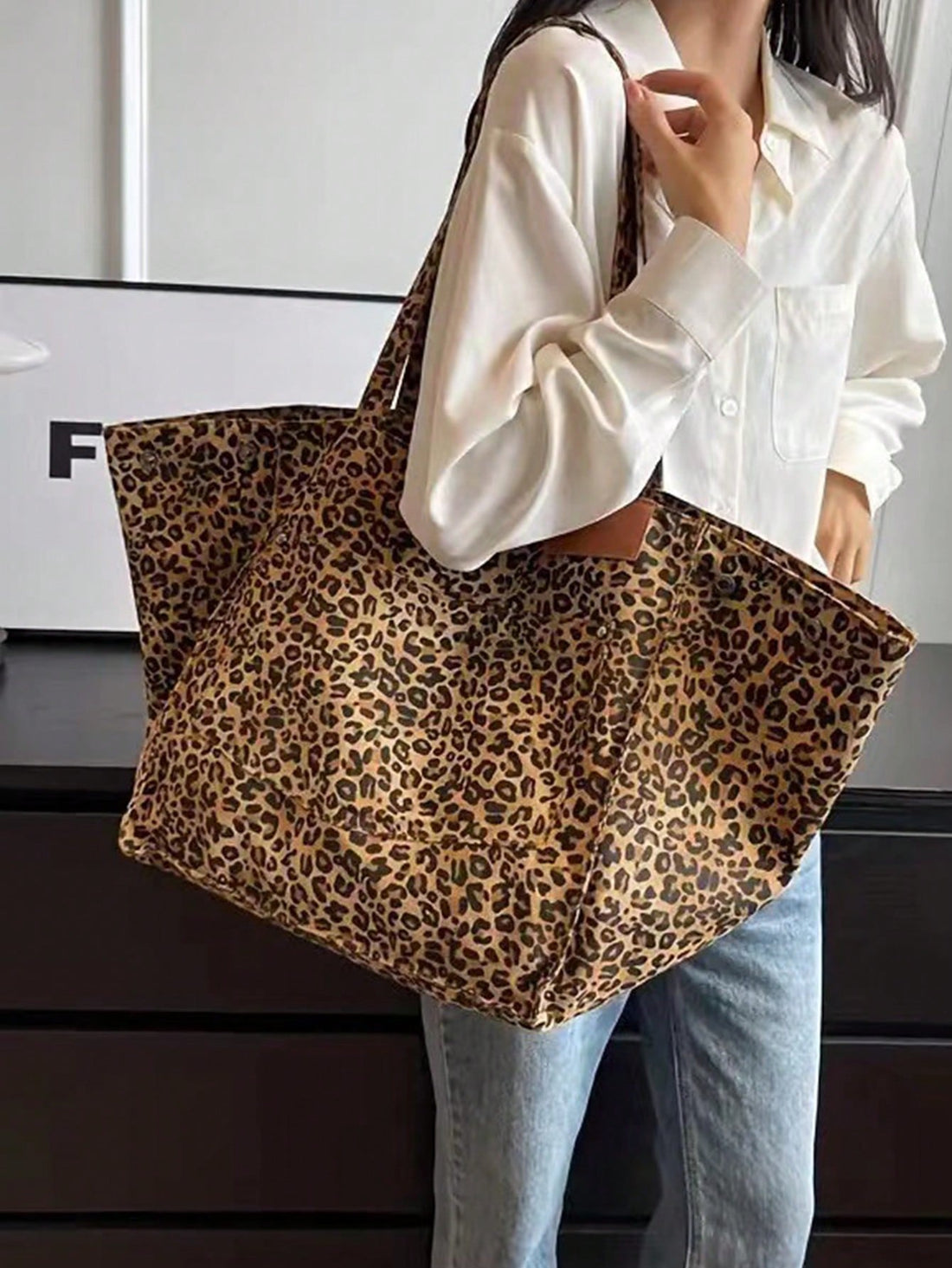 Introducing the Chic Leopard Print <a href="https://canaryhouze.com/collections/canvas-tote-bags" target="_blank" rel="noopener">Tote Bag</a>, the perfect companion for your daily commute. Featuring a stylish leopard print design, this tote bag is not only chic, but also highly functional. With ample space and sturdy construction, it's the ultimate commuter's must-have. Upgrade your daily routine with this fashionable and practical tote bag.