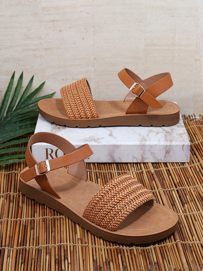 Chic and Comfy: Women's Fashionable Flat Sandals for Summer