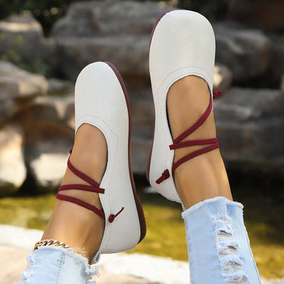 Retro Comfort: Women's Handcrafted Leather Flat Shoes for Wide Feet