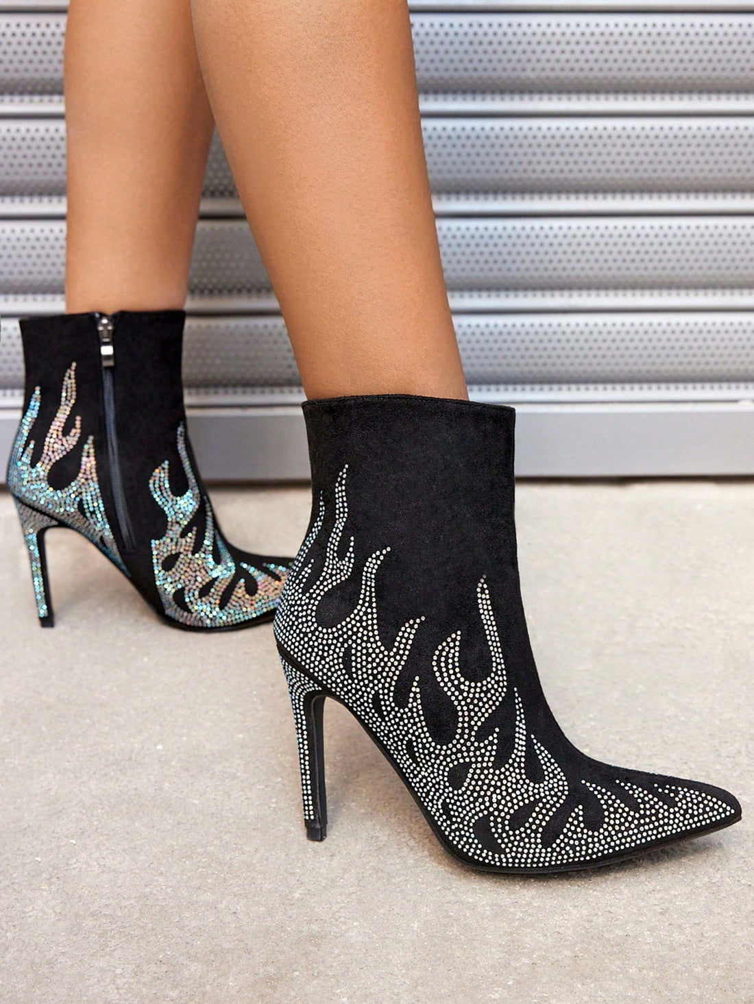 Elevate your style with our Statement-Making High Heeled Women's <a href="https://canaryhouze.com/collections/women-boots" target="_blank" rel="noopener">Boots</a>. The iconic design adds a touch of sophistication to any outfit. Walk with confidence thanks to the sturdy high heel, while the classic silhouette brings a timeless appeal. Make a statement and stand out from the crowd in these fashionable boots.