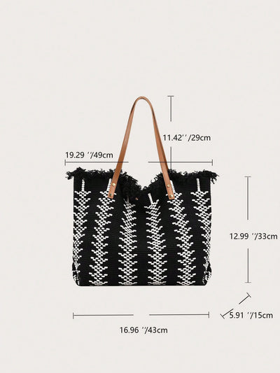 Summer Chic: Lightweight Straw Fringed Tote Bag for Fashionable Beach Days