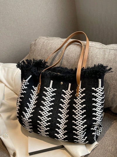 Summer Chic: Lightweight Straw Fringed Tote Bag for Fashionable Beach Days