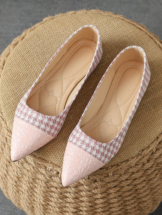 These Commuter Chic flat <a href="https://canaryhouze.com/collections/women-canvas-shoes" target="_blank" rel="noopener">shoes</a> feature an elegant pointed toe and patchwork design in a stylish autumn pink color. Perfect for the woman on the go, these flats combine comfort and sophistication for a chic and fashionable look. Step up your commuter style with these sleek and versatile shoes.