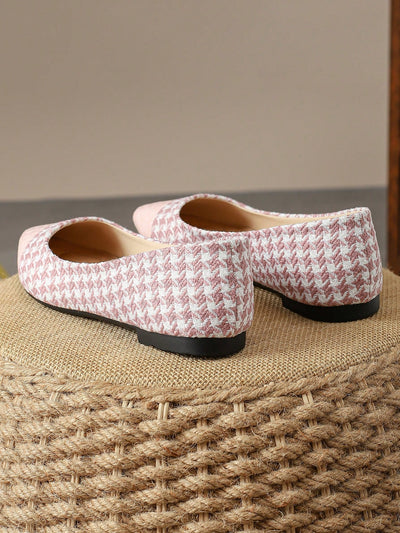 Commuter Chic: Women's Elegant Pointed Toe Flat Shoes in Patchwork Design - Autumn Pink