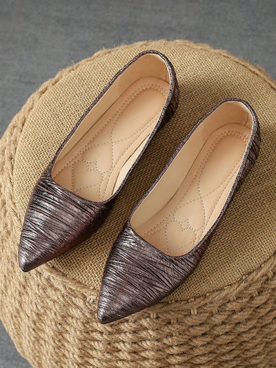 Elevate your fall wardrobe with our Antiqued Copper Ballet Flats! These Vintage Pointed-Toe <a href="https://canaryhouze.com/collections/women-canvas-shoes" target="_blank" rel="noopener">Shoes</a> add a touch of elegance to any outfit. Made with high-quality materials and expert craftsmanship, they provide both style and comfort. Don't miss out on owning a piece of timeless fashion.