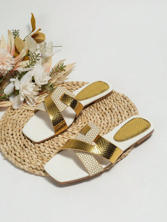 Stylish Plus Size Women's Flat Sandals: Step Out in Comfort and Style