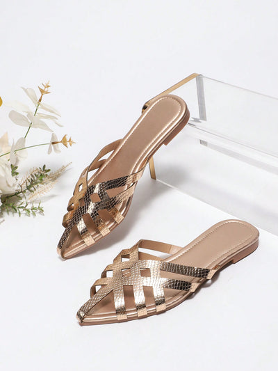 Chic Plus-Size Women's Flat Sandals: Step Into Style with Shein