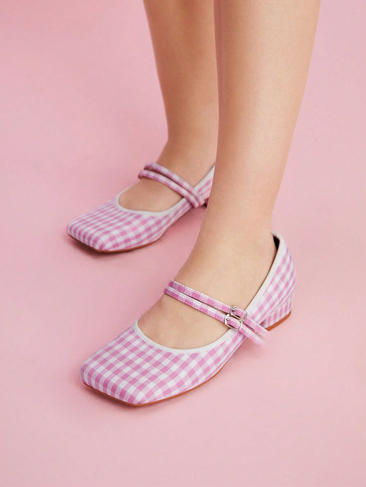 Experience both style and comfort with our Grid Cloth Trendsetter ladies' flat <a href="https://canaryhouze.com/collections/women-canvas-shoes" target="_blank" rel="noopener">shoes</a>. Made with high-quality grid cloth, these shoes provide a sleek and fashionable look while also offering superior durability. Perfect for any occasion, dress up your outfit with these trendy flats.